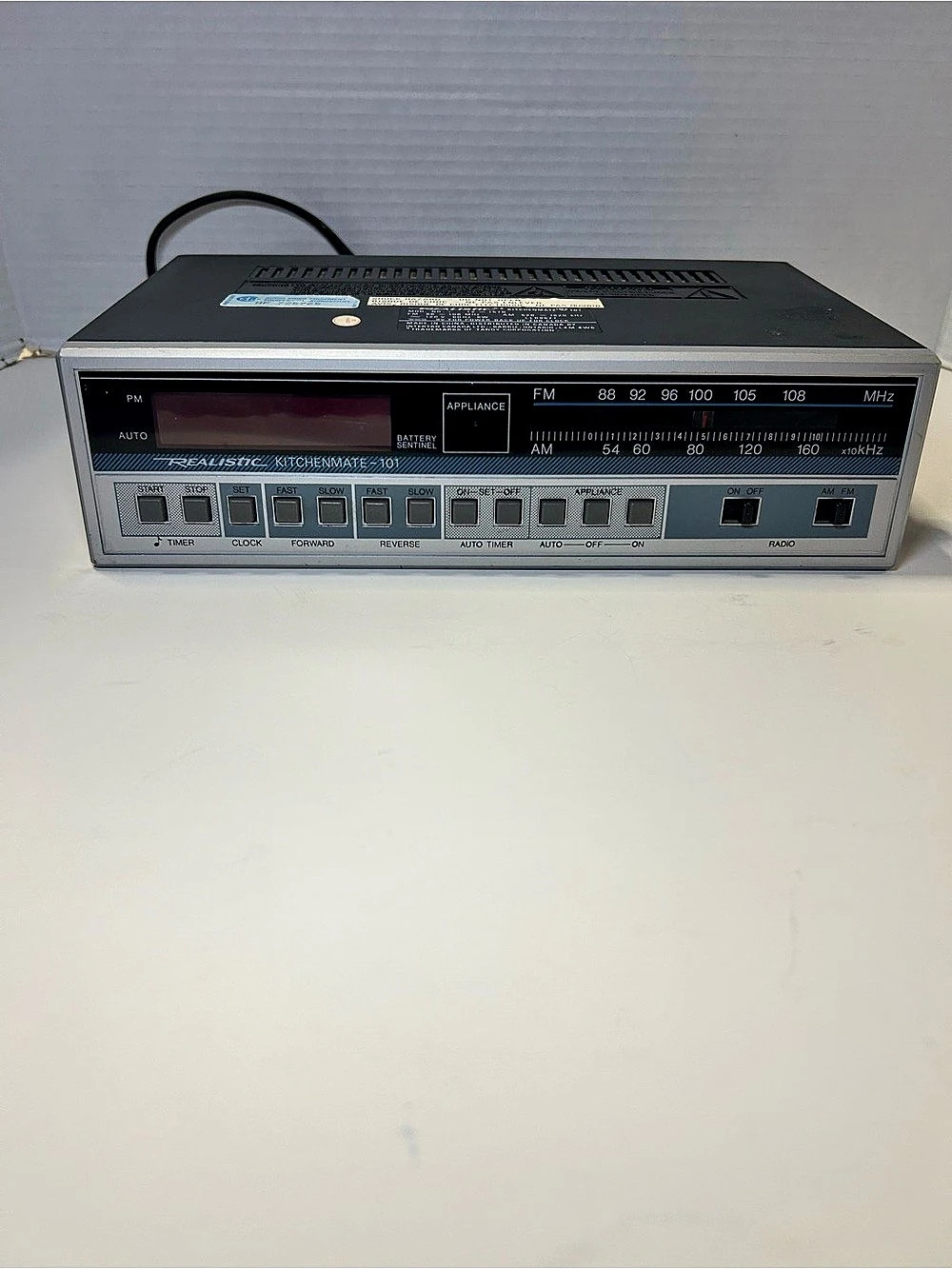 General Electric Realistic Kitchenmate 50 AM/FM Clock Radio Black Brown